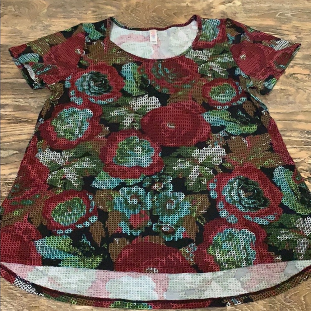 Large Lularoe classic t